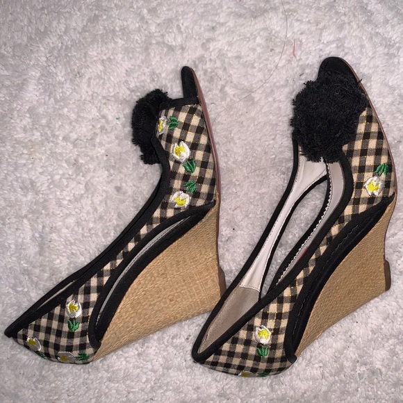 Betsey Johnson White Tulip Picnic Cutout Wedge picnic park photoshoot TikTok - Picture 4 of 6